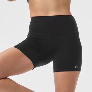 Alo yoga high-waisted biker short 5” airbrush
